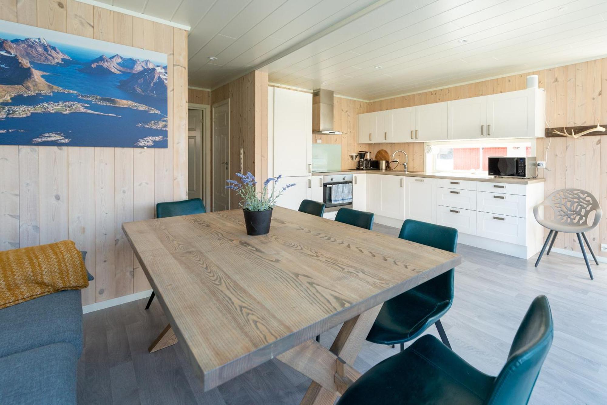 Lofoten Waterfront Luxury Lodge Баллстад Экстерьер фото